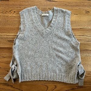Gentle Herd V-Neck Sweater Vest-Large